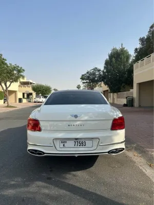 2022 بنتلي فلاينج سبير V8