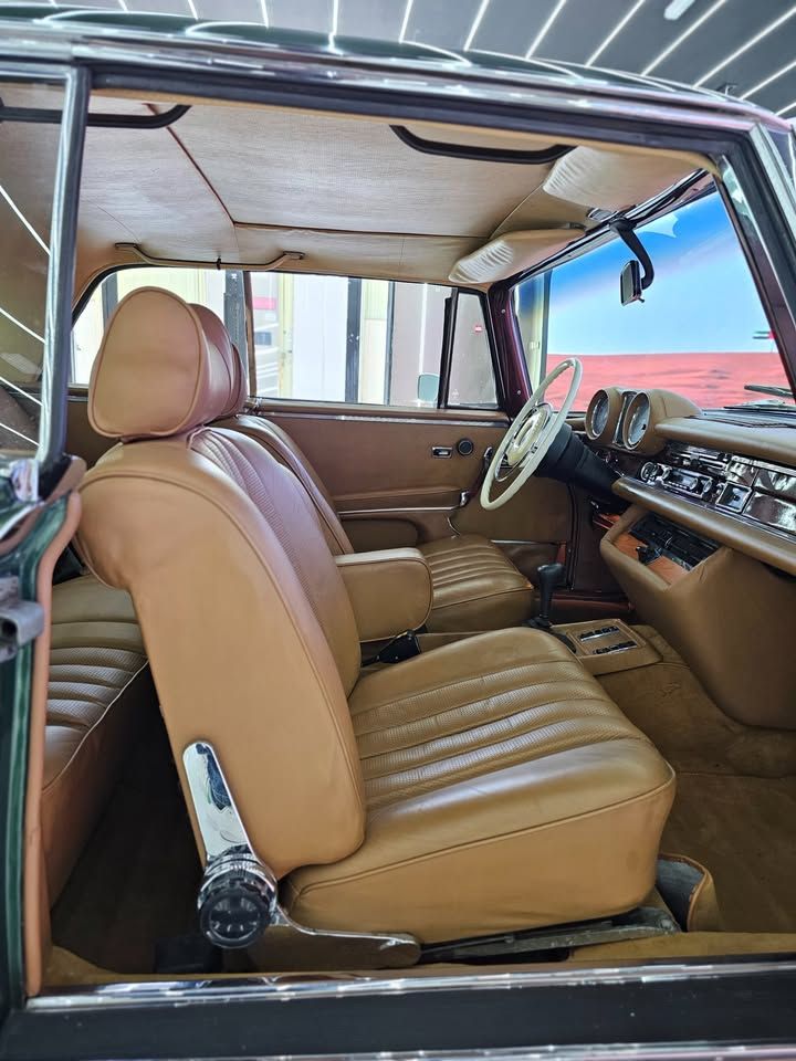 1970 مرسيدس-بنز 220 SEL
