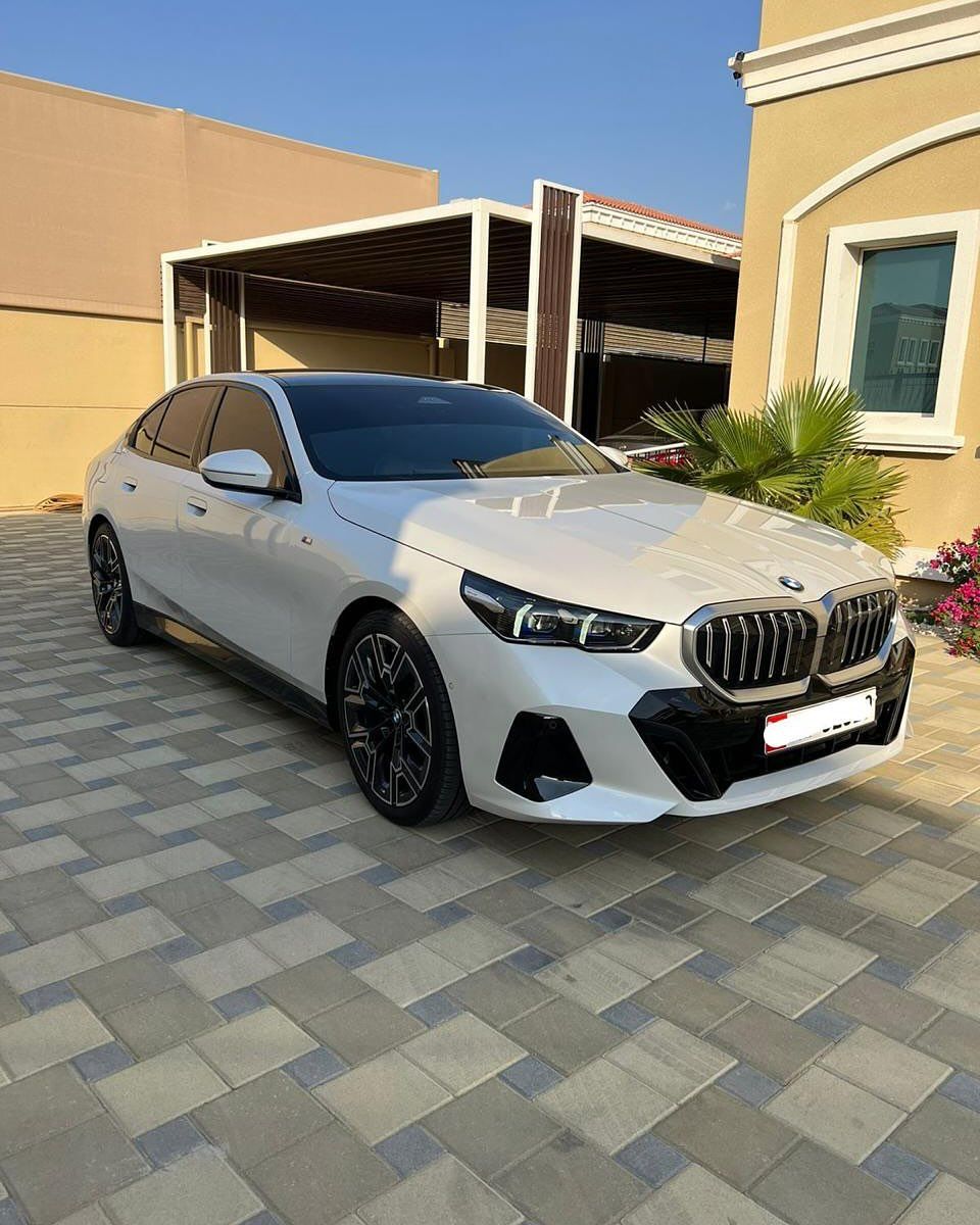 2024 BMW 5-Series 520i