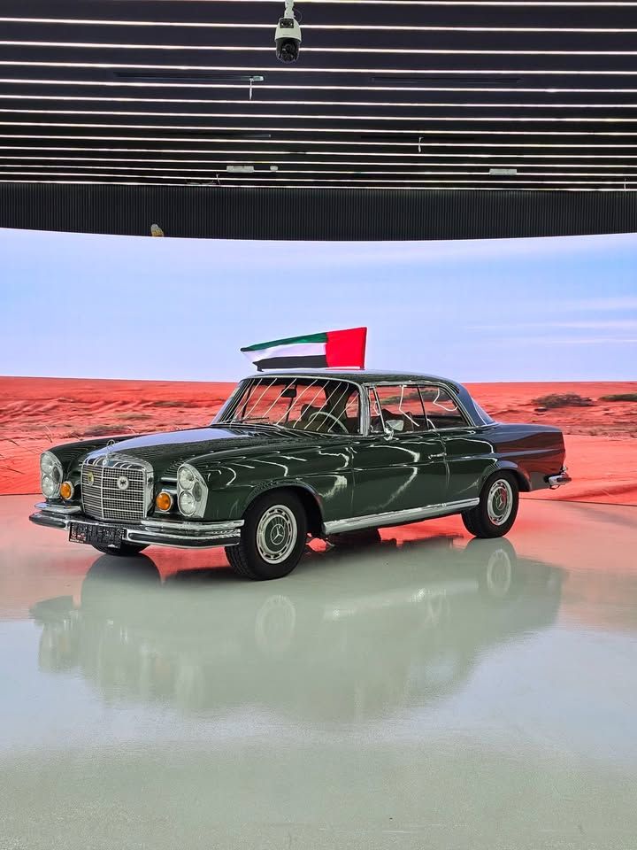 1970 مرسيدس-بنز 220 SEL