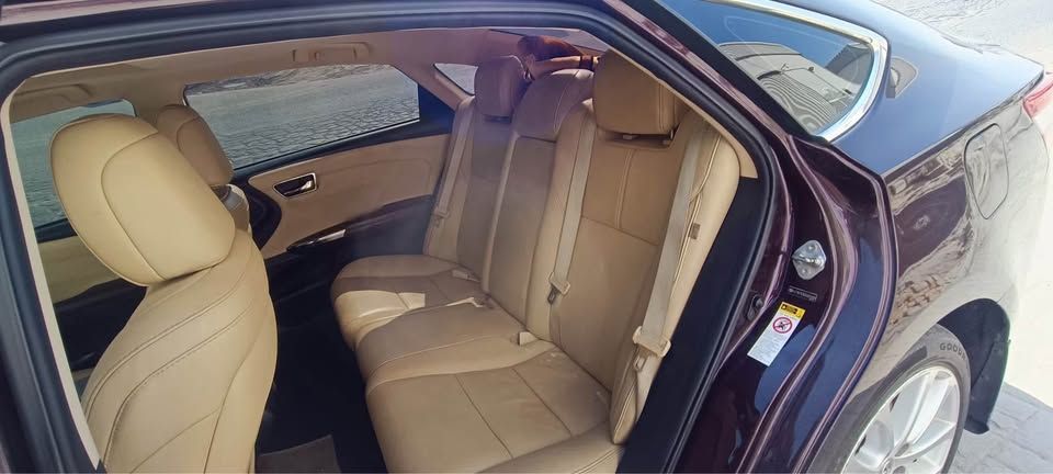 2013 تويوتا افالون Limited