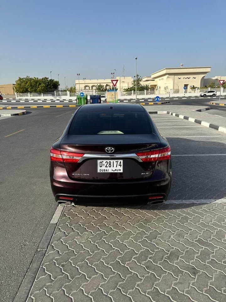2013 تويوتا افالون Limited
