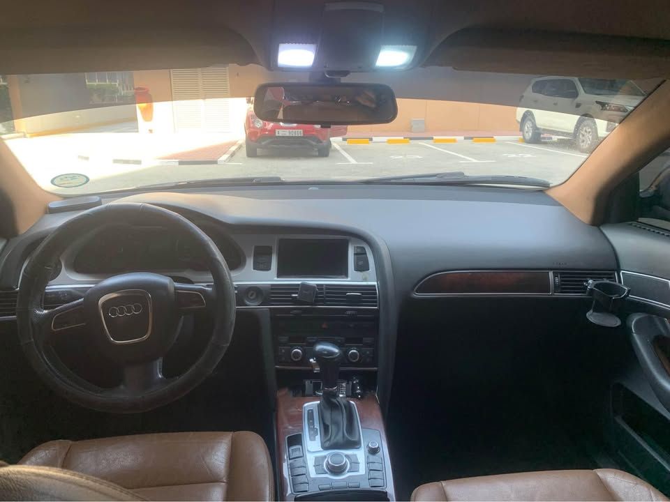 2010 اودي آي ٦ Standard