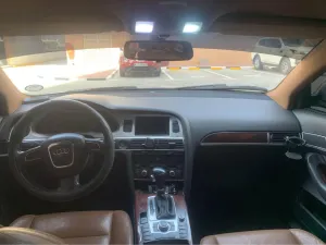 2010 اودي آي ٦ Standard