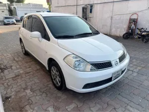 2010 نيسان تيدا S