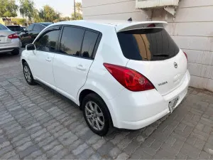 2010 نيسان تيدا S