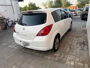 2010 نيسان تيدا S