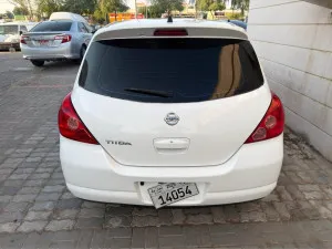 2010 نيسان تيدا S