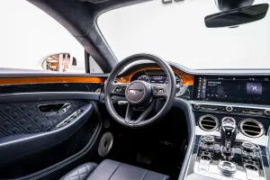 2021 بنتلي كونتيننتال GT V8