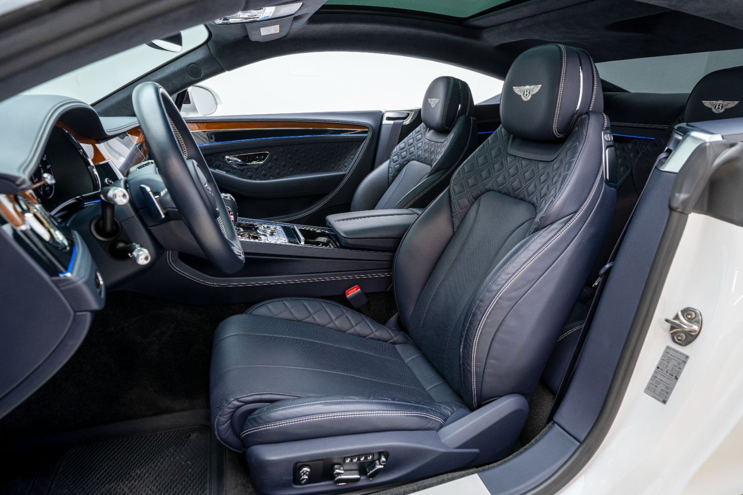 2021 بنتلي كونتيننتال GT V8
