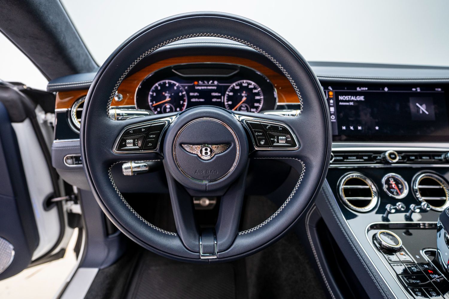 2021 بنتلي كونتيننتال GT V8