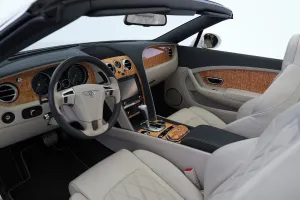 2015 بنتلي كونتيننتال GTC V8
