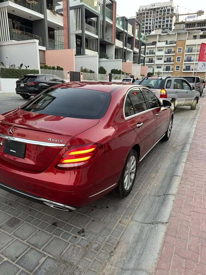 2017 مرسيدس-بنز الفئة - E E300