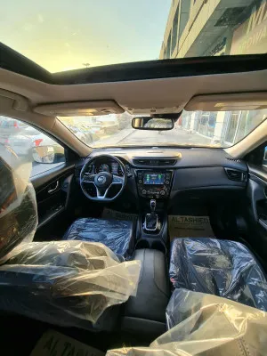 2018 نيسان روج SL
