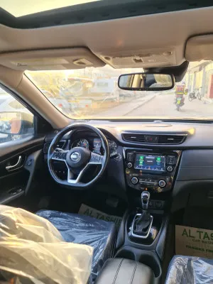 2018 نيسان روج SL