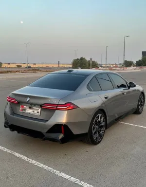 2024 BMW 5-Series 520i