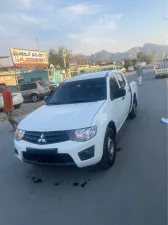 2013 Mitsubishi L200 double-cab