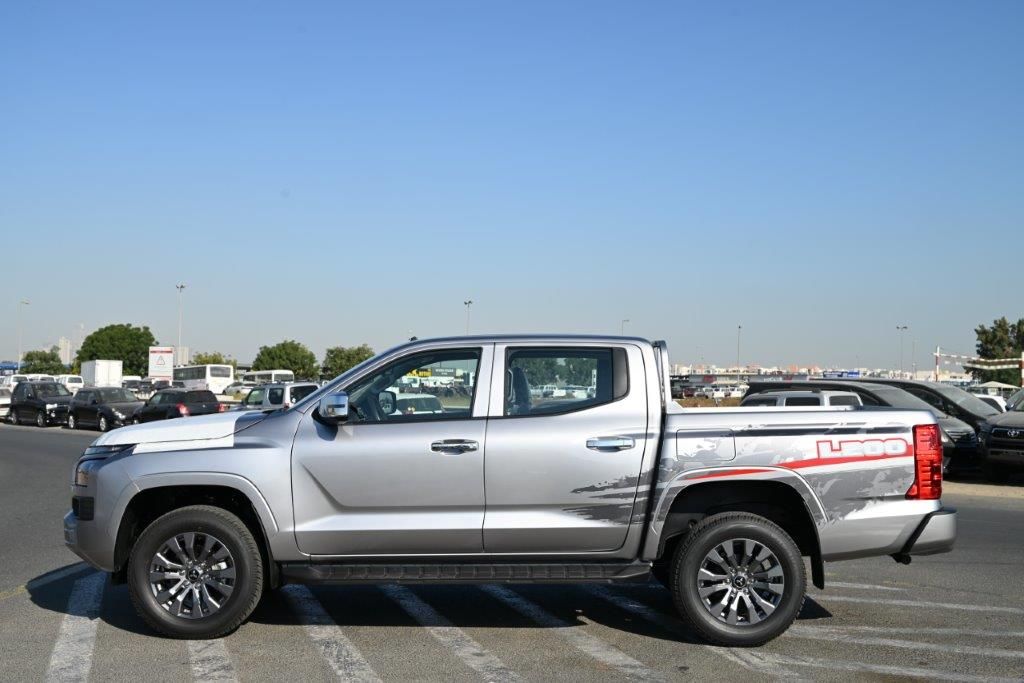 2025 ميتسوبيشي أل٢٠٠ double-cab