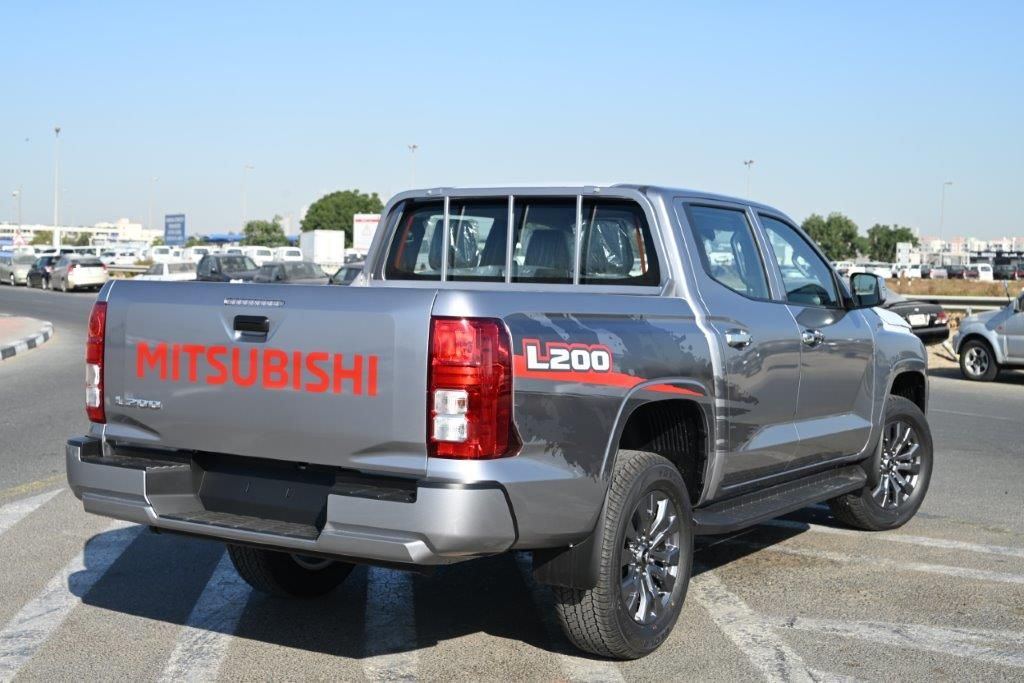 2025 ميتسوبيشي أل٢٠٠ double-cab