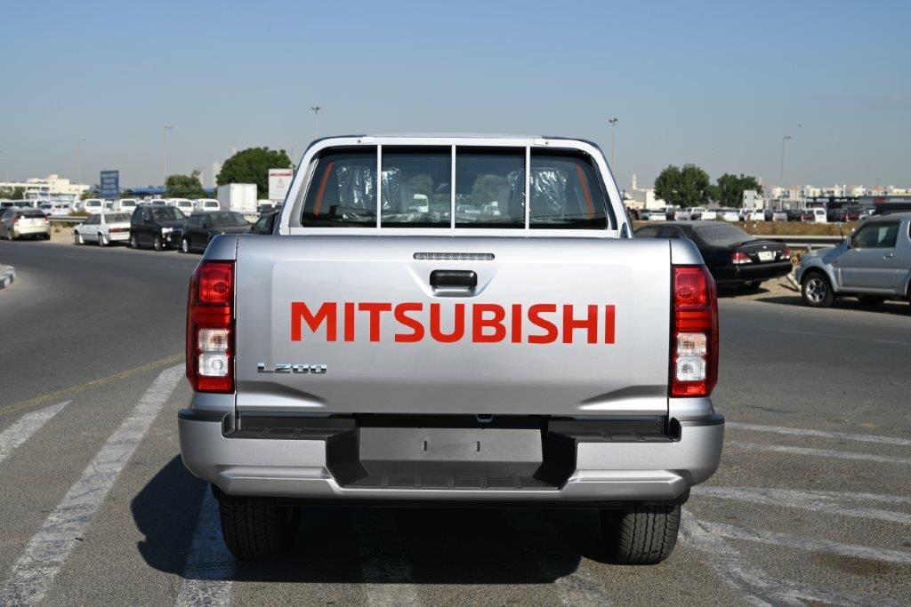2025 ميتسوبيشي أل٢٠٠ double-cab