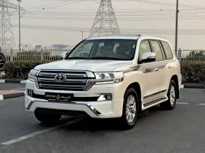 2017 Toyota Land Cruiser GXR V8, GCC Specifications