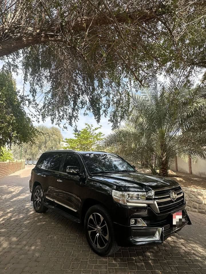 2019 Toyota Land Cruiser Grand Touring