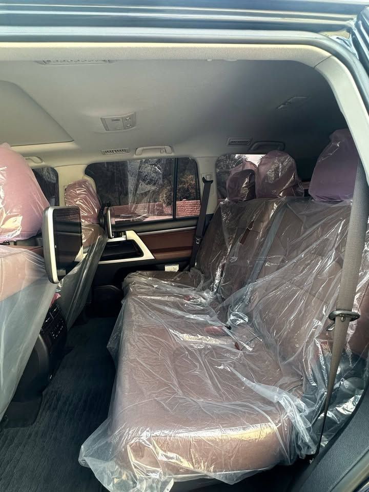 2019 Toyota Land Cruiser Grand Touring