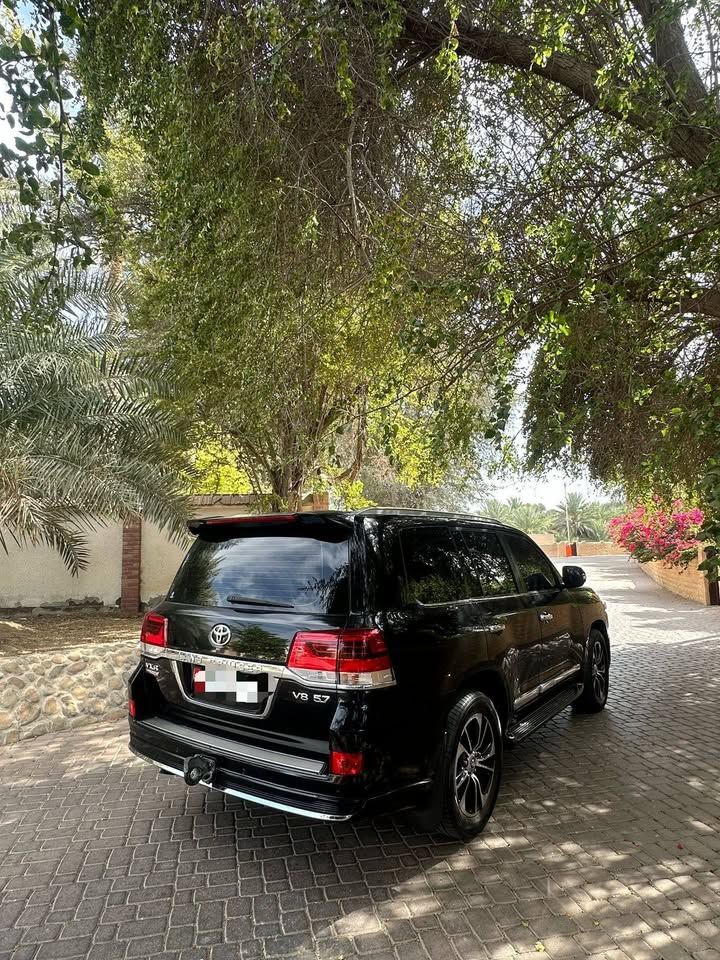2019 Toyota Land Cruiser Grand Touring