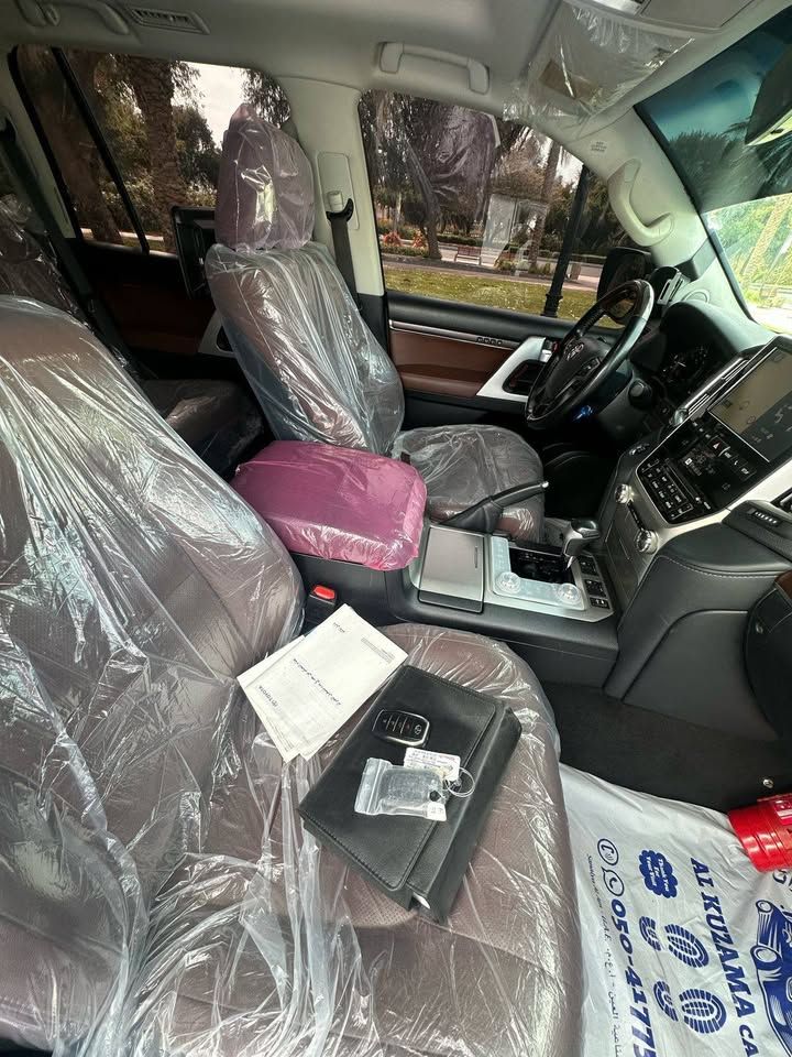 2019 Toyota Land Cruiser Grand Touring