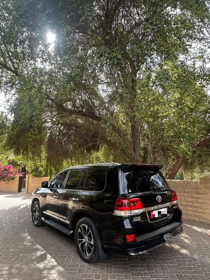 2019 Toyota Land Cruiser Grand Touring