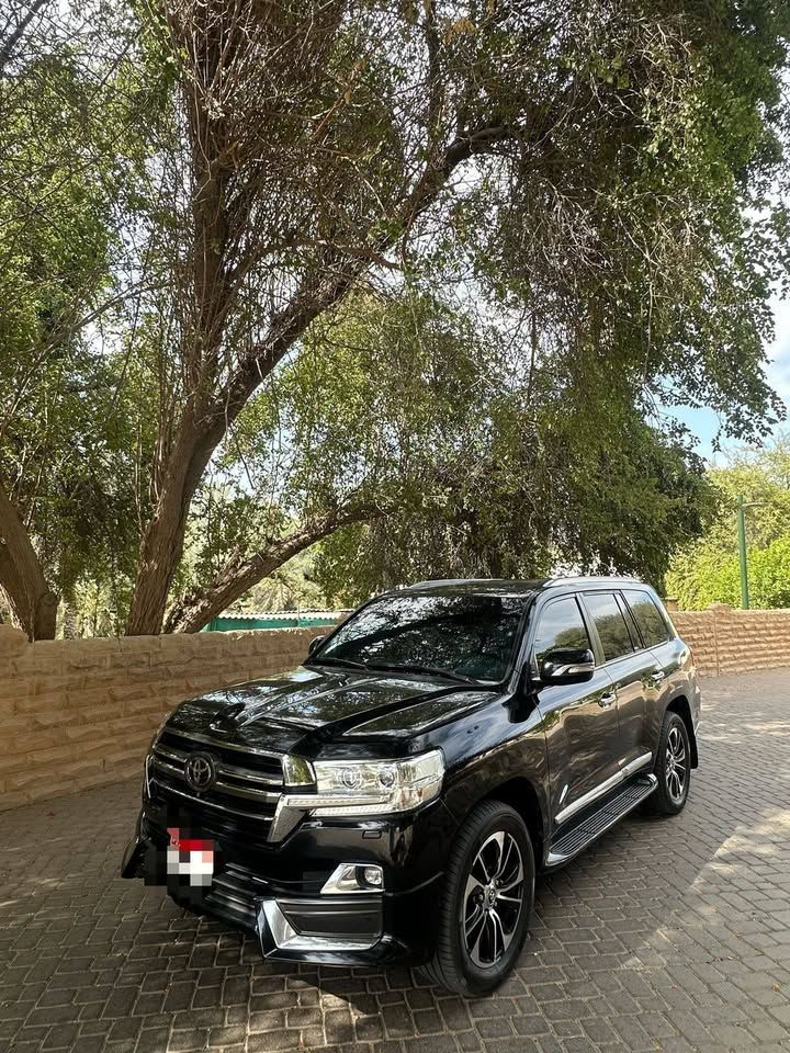 2019 Toyota Land Cruiser Grand Touring