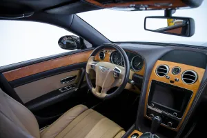 2015 بنتلي فلاينج سبير V8