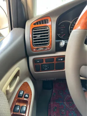 2004 تويوتا لاند كروزر 300 Sahara ZX