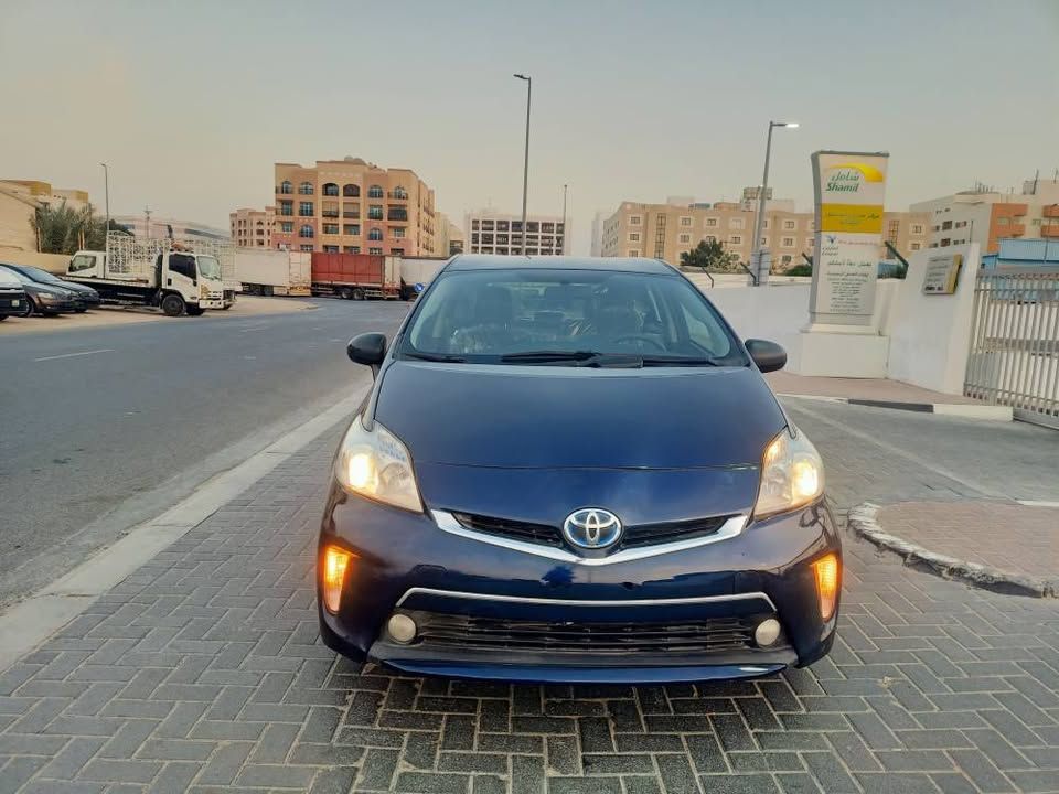 2015 تويوتا بريوس LE