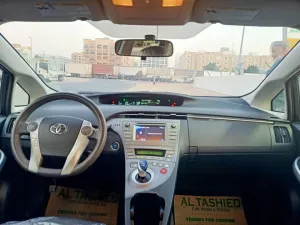 2015 تويوتا بريوس LE