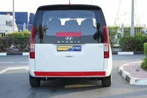 2023 هيونداي ستاريا standard