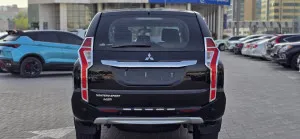 2016 ميتسوبيشي مونتيرو Limited