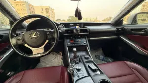2018 لكزس اي اس IS 300