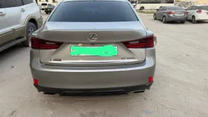 2018 لكزس اي اس IS 300