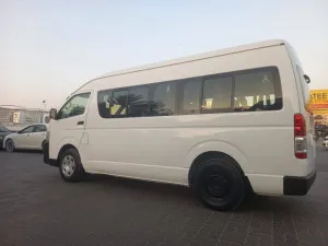 2012 تويوتا هياس Commuter