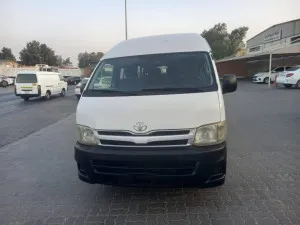 2012 تويوتا هياس Commuter
