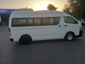 2012 تويوتا هياس Commuter