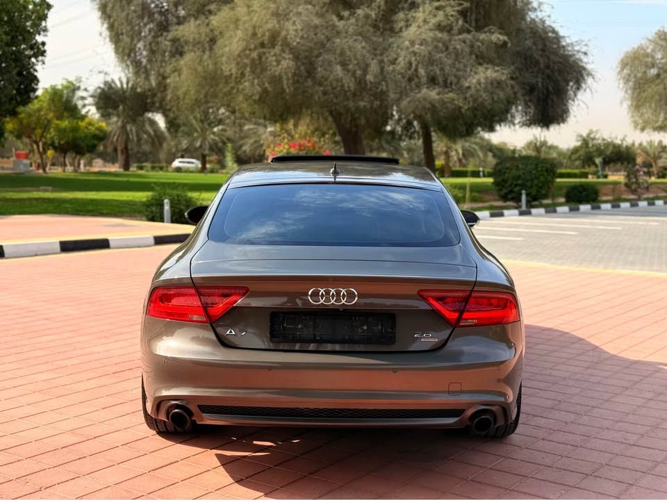 2013 اودي آي ٧ Prestige