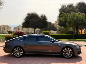 2013 اودي آي ٧ Prestige
