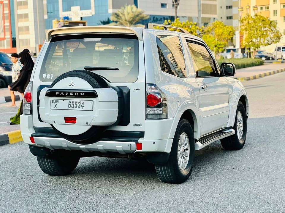 2014 ميتسوبيشي باجيرو GLS