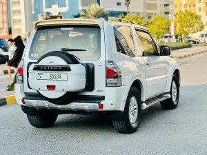 2014 ميتسوبيشي باجيرو GLS