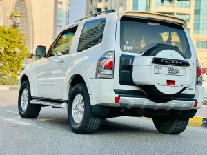 2014 ميتسوبيشي باجيرو GLS