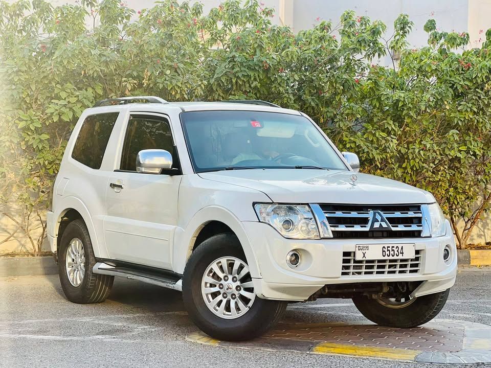 2014 ميتسوبيشي باجيرو GLS