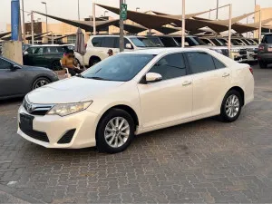2015 تويوتا كامري S