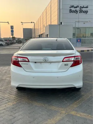 2015 تويوتا كامري S